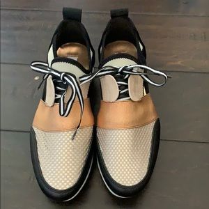 Never worn Steve Madden tennis shoes